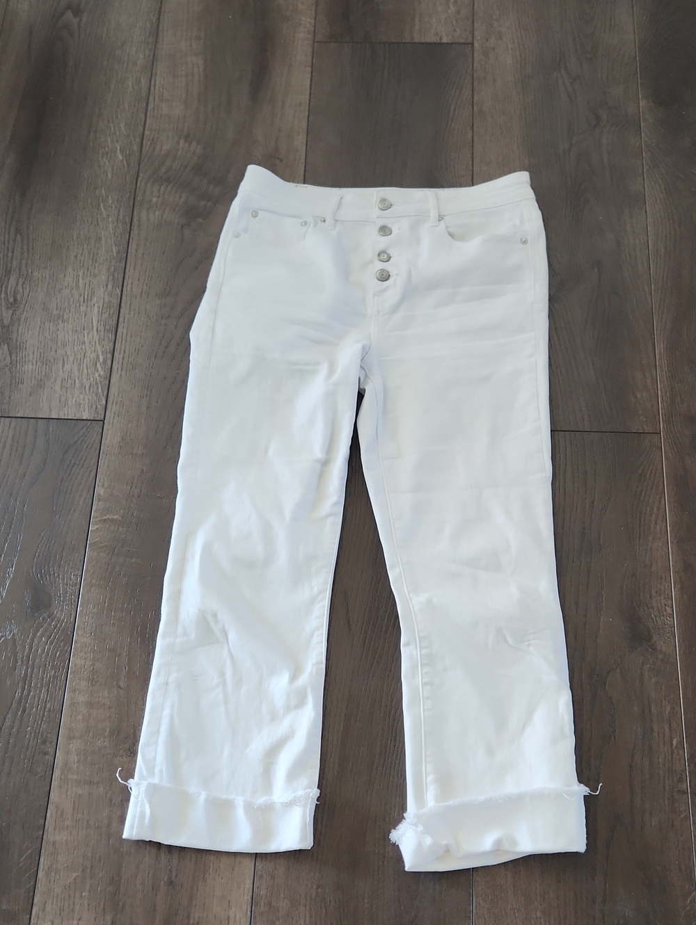 AE White Crop Jeans Size 8 Button Front